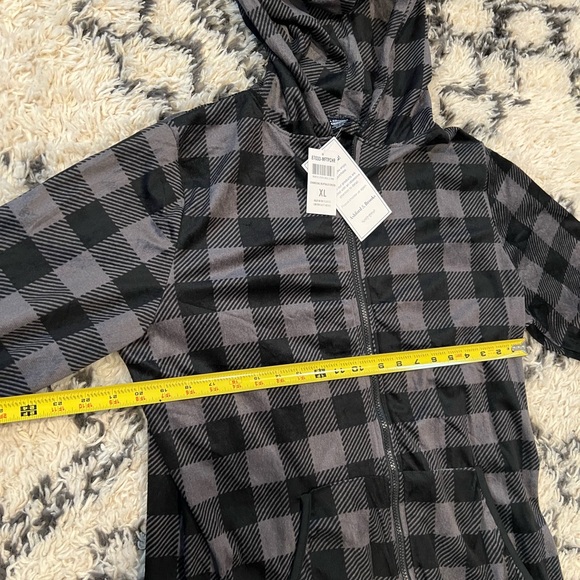 Men’s Ashford and Brooks Black and Gray Plaid Onesie Mink Fleece NWT Pajamas - Picture 7 of 7